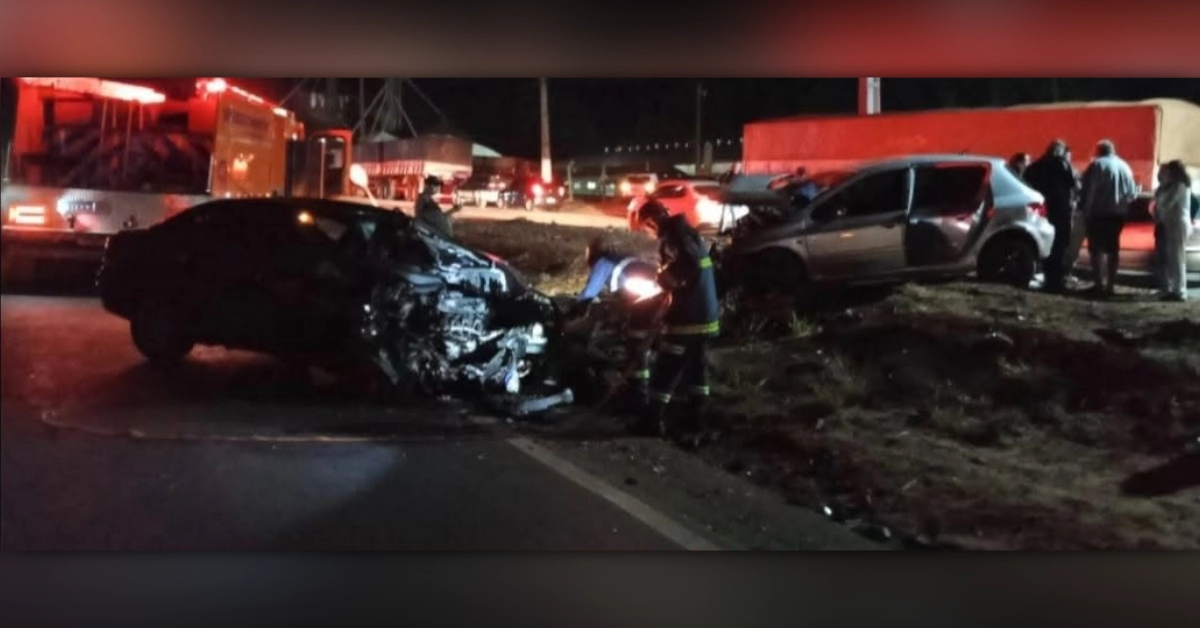 Acidente na PR-218 em Astorga mobilizou equipes de resgate após colisão frontal entre dois veículos