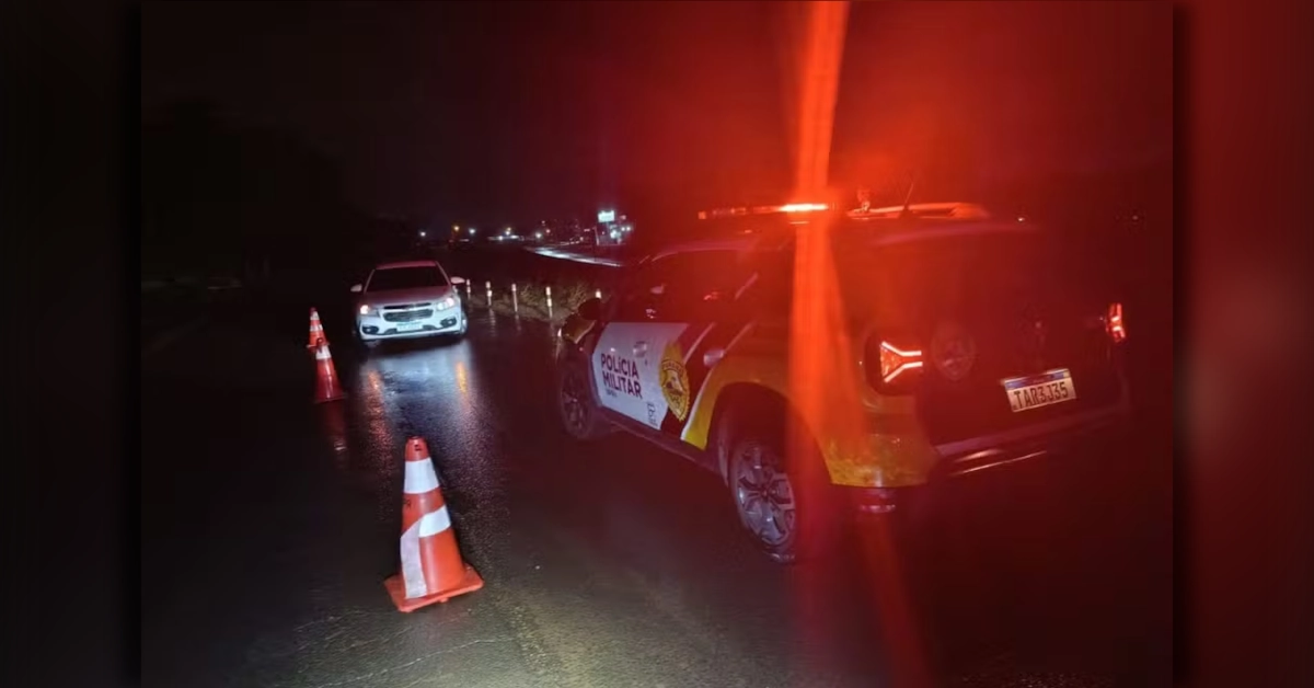 Motorista bêbado na PR-317 envolvido em acidente com viatura da PM