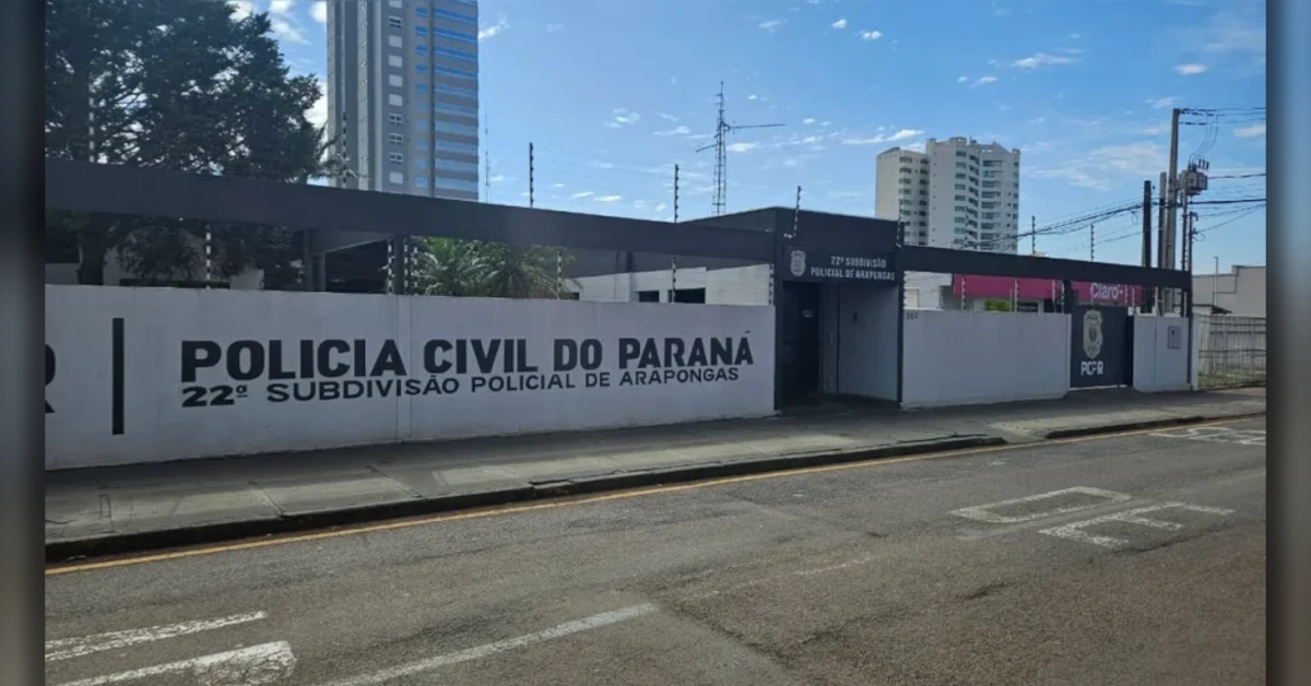 Detalhe de viatura policial com fundo desfocado em Arapongas, onde pai tenta esfaquear genro.