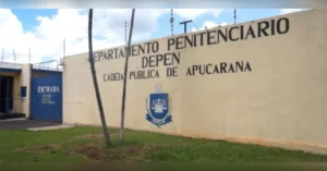Fachada do Depen de Apucarana, no Paraná — local onde o homem ficou à disposição da Justiça.