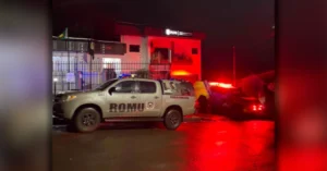 Viatura da Polícia Militar durante ocorrência de prisão por tráfico em Astorga