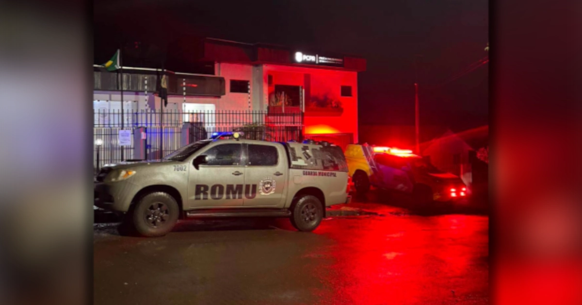 Viatura da Polícia Militar durante ocorrência de prisão por tráfico em Astorga