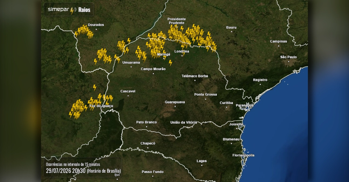 Mapa meteorológico do Simepar mostrando a distribuição de raios no Paraná durante as tempestades.