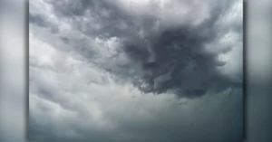 ciclone bomba no parana em mapa meteorologico com indicacao de tempestades e ventos Fortes nas principais cidades paranaenses. Imagem ilustrativa.